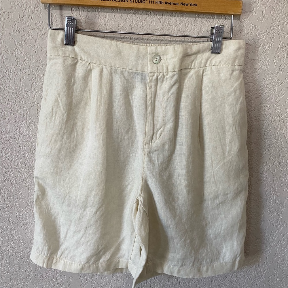 Tahari Linen Light Cream Shorts Size Small